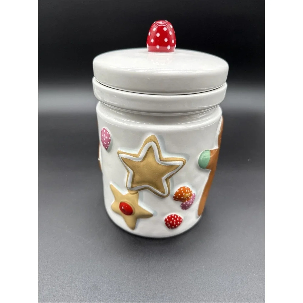 Hallmark 3-D Gingerbread And Gumdrop Cookie Jar‎